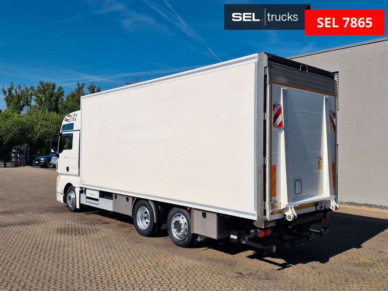 MAN TGX 24.400 6X2-2 LL-U / Intarder / Ldbw / Konvek - 박스 트럭 : 사진 1 MAN TGX 24.400 6X2-2 LL-U / Intarder / Ldbw / Konvek - 박스 트럭 : 사진 1