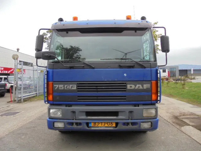 DAF 75.270 4X2 NL TRUCK - 크레인 트럭 : 사진 2 DAF 75.270 4X2 NL TRUCK - 크레인 트럭 : 사진 2
