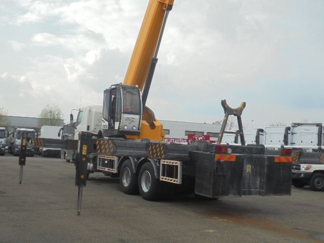 Hino 700 6X4 - 트럭 탑재 고가작업 플랫폼 : 사진 5 Hino 700 6X4 - 트럭 탑재 고가작업 플랫폼 : 사진 5