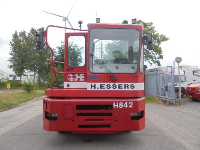 MOL YM 225/4X2 40 KM/H - 터미널 트랙터 : 사진 2 MOL YM 225/4X2 40 KM/H - 터미널 트랙터 : 사진 2