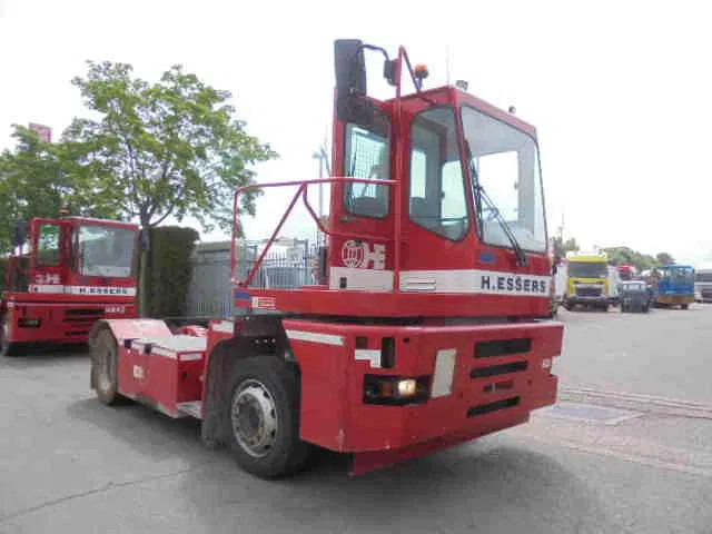 MOL YM225/4X2 40KM/H - 터미널 트랙터 : 사진 3 MOL YM225/4X2 40KM/H - 터미널 트랙터 : 사진 3