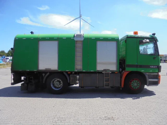 Mercedes-Benz Actros 1831 1831 Bitumensprayer - 유조트럭 : 사진 4 Mercedes-Benz Actros 1831 1831 Bitumensprayer - 유조트럭 : 사진 4