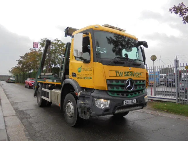 Mercedes-Benz Antos 1824 4X2 - 케이블 시스템 트럭 : 사진 3 Mercedes-Benz Antos 1824 4X2 - 케이블 시스템 트럭 : 사진 3