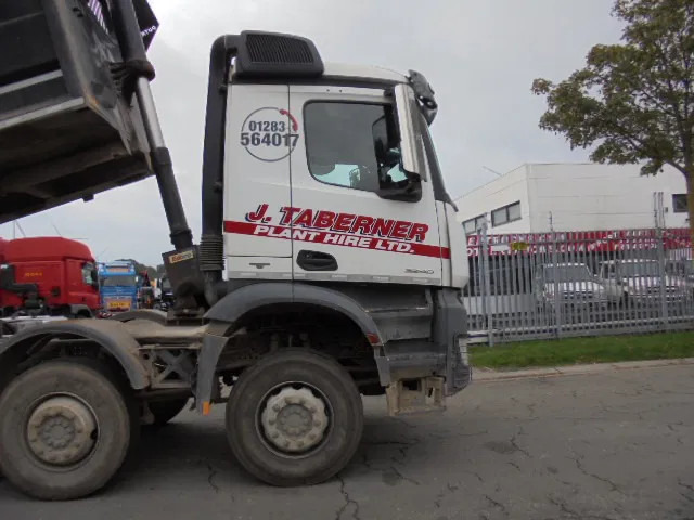 Mercedes-Benz Arocs 3240 K 8X4 - 덤프트럭 : 사진 4 Mercedes-Benz Arocs 3240 K 8X4 - 덤프트럭 : 사진 4