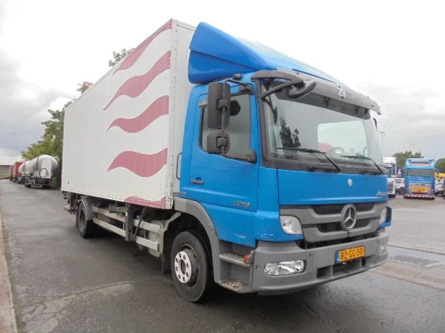 Mercedes-Benz Atego 1218 - 박스 트럭 : 사진 3 Mercedes-Benz Atego 1218 - 박스 트럭 : 사진 3