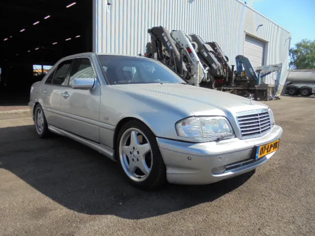 Mercedes-Benz C-Klasse 43 AMG - 세단 : 사진 2 Mercedes-Benz C-Klasse 43 AMG - 세단 : 사진 2