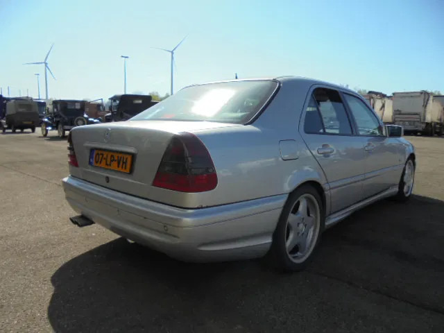 Mercedes-Benz C-Klasse 43 AMG - 세단 : 사진 3 Mercedes-Benz C-Klasse 43 AMG - 세단 : 사진 3