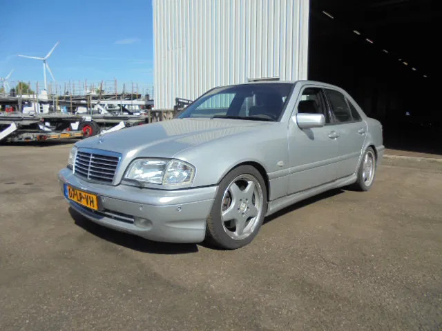 Mercedes-Benz C-Klasse 43 AMG - 세단 : 사진 1 Mercedes-Benz C-Klasse 43 AMG - 세단 : 사진 1