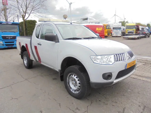 Mitsubishi L200 4X4 PICK-UP - 픽업트럭 : 사진 3 Mitsubishi L200 4X4 PICK-UP - 픽업트럭 : 사진 3