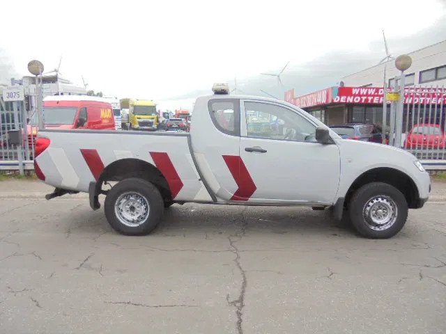 Mitsubishi L200 4X4 PICK-UP - 픽업트럭 : 사진 4 Mitsubishi L200 4X4 PICK-UP - 픽업트럭 : 사진 4