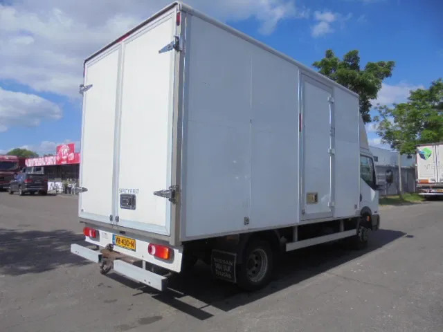 Nissan Cabstar 35.14 - 박스 밴 : 사진 4 Nissan Cabstar 35.14 - 박스 밴 : 사진 4