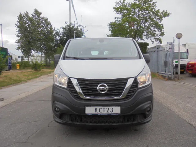 Nissan NV 300 - 버스 : 사진 2 Nissan NV 300 - 버스 : 사진 2
