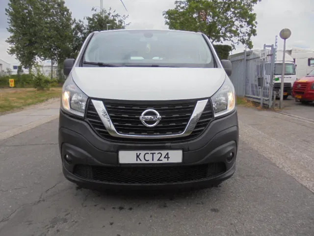 Nissan NV 300 - 버스 : 사진 2 Nissan NV 300 - 버스 : 사진 2