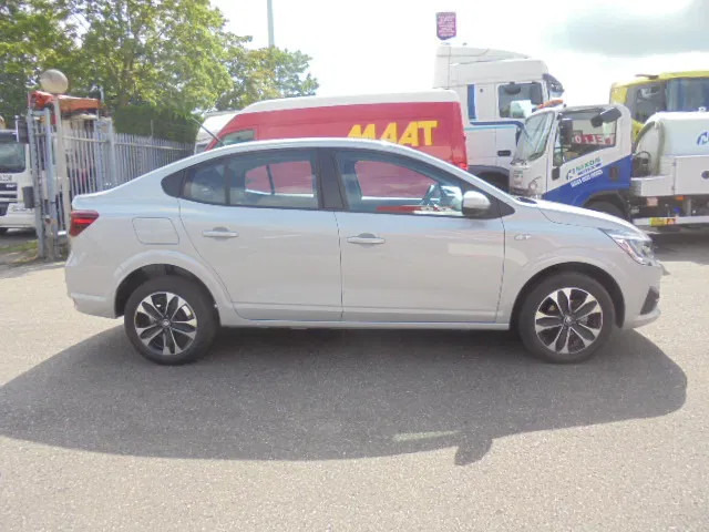 Renault Taliant 1.0 TURBO NEW TAX FREE - 세단 : 사진 4 Renault Taliant 1.0 TURBO NEW TAX FREE - 세단 : 사진 4