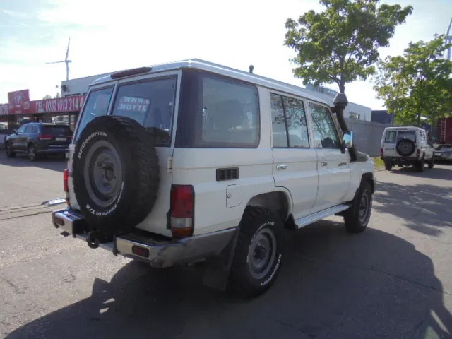 Toyota Land Cruiser HZJ76L 4X4 EXPORT OUTSIDE EU ONLY - 차량 : 사진 4 Toyota Land Cruiser HZJ76L 4X4 EXPORT OUTSIDE EU ONLY - 차량 : 사진 4