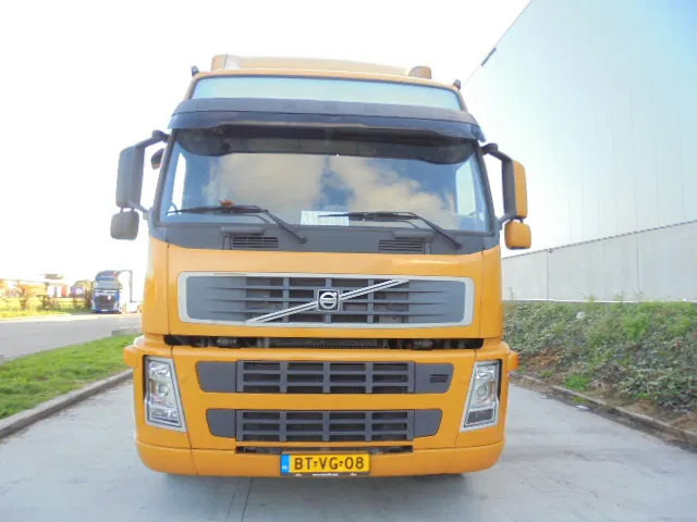 Volvo FM FM 300 LOW KM - 박스 트럭 : 사진 2 Volvo FM FM 300 LOW KM - 박스 트럭 : 사진 2