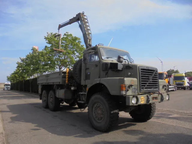 Volvo N 10 6X6 L + FASSI - 드롭사이드/ 플랫베드 트럭, 크레인 트럭 : 사진 3 Volvo N 10 6X6 L + FASSI - 드롭사이드/ 플랫베드 트럭, 크레인 트럭 : 사진 3