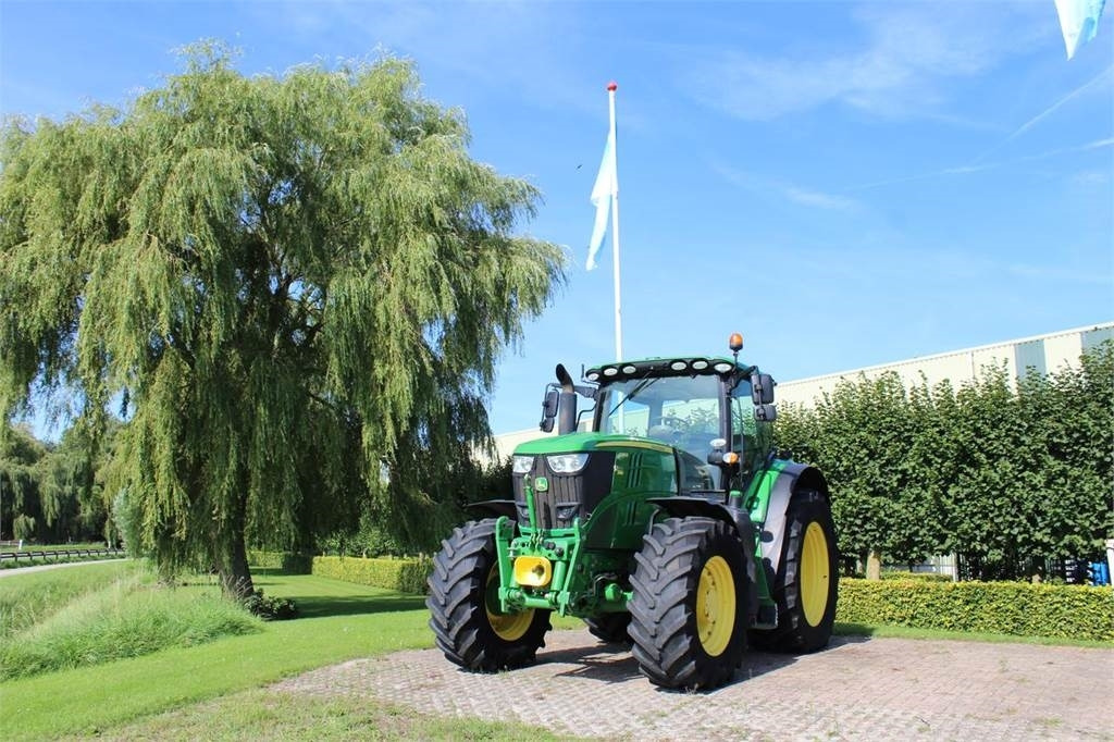 John Deere 6215R - 장궤형 트랙터 : 사진 1 John Deere 6215R - 장궤형 트랙터 : 사진 1