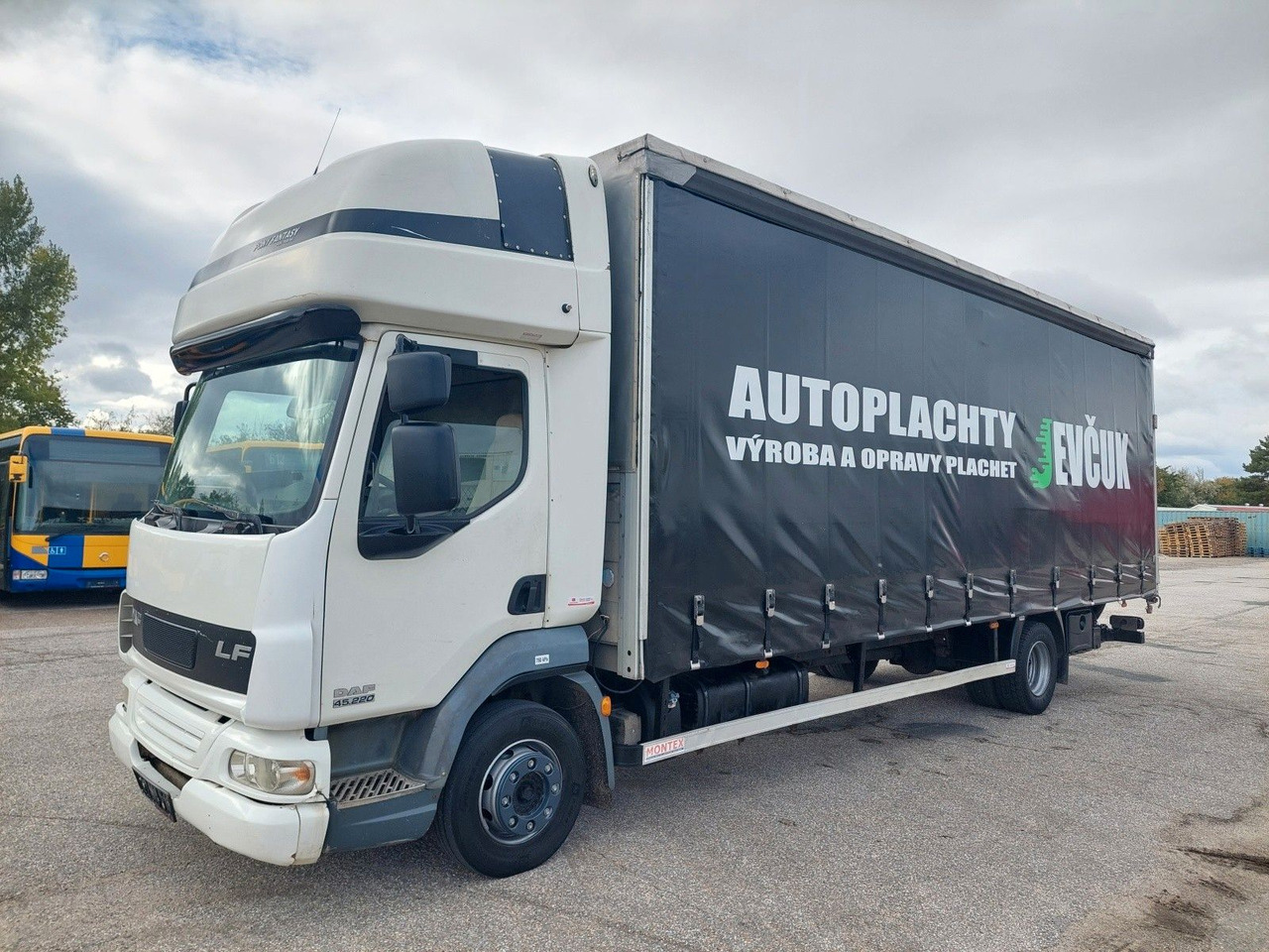 DAF FA LF 45.220 G12 4x2 - 커튼사이더 트럭 : 사진 1 DAF FA LF 45.220 G12 4x2 - 커튼사이더 트럭 : 사진 1