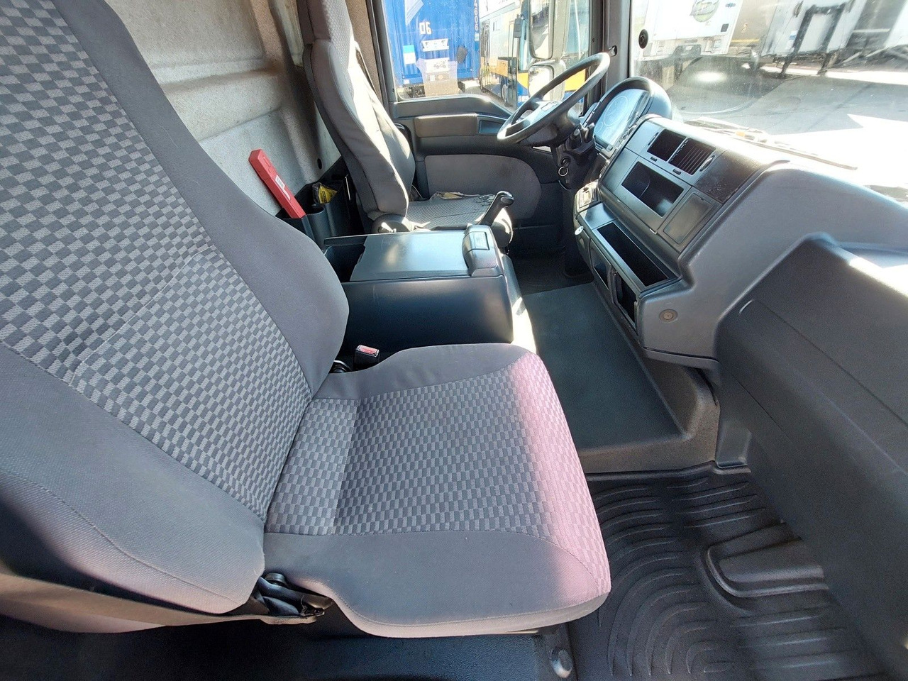 리스  MAN TGL 7.180 4X2 BL MAN TGL 7.180 4X2 BL : 사진 13