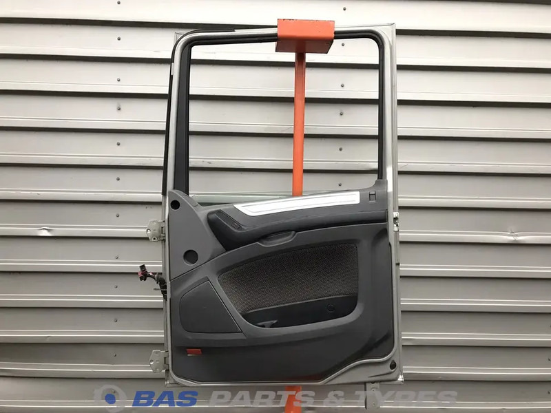 DAF XF106 Portier Rechts DAF 1881863 - 도어 및 부품 트럭 용 : 사진 2 DAF XF106 Portier Rechts DAF 1881863 - 도어 및 부품 트럭 용 : 사진 2