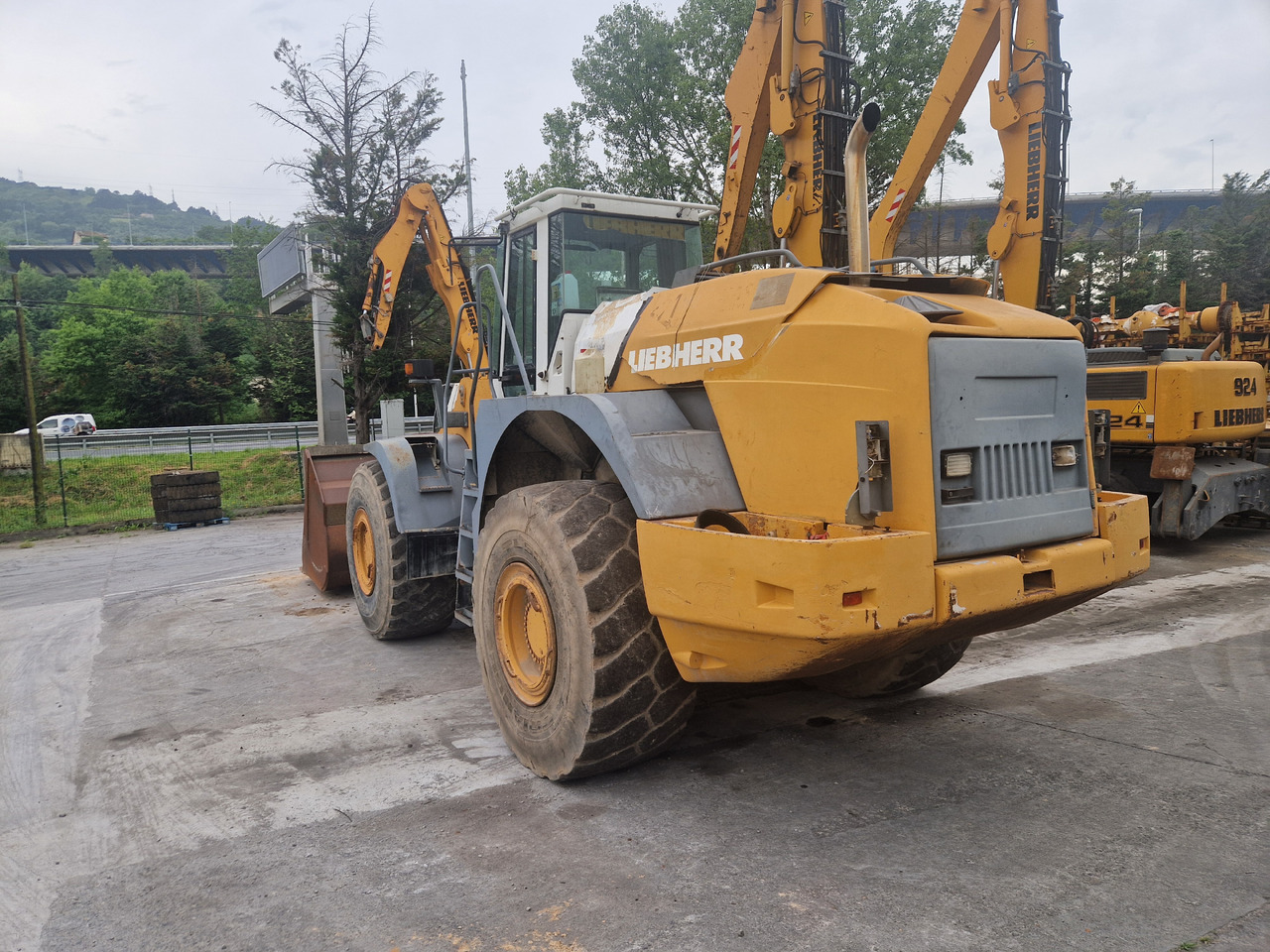 LIEBHERR L564 N/S: 4620899 (2001) - 휠 로더 : 사진 4 LIEBHERR L564 N/S: 4620899 (2001) - 휠 로더 : 사진 4