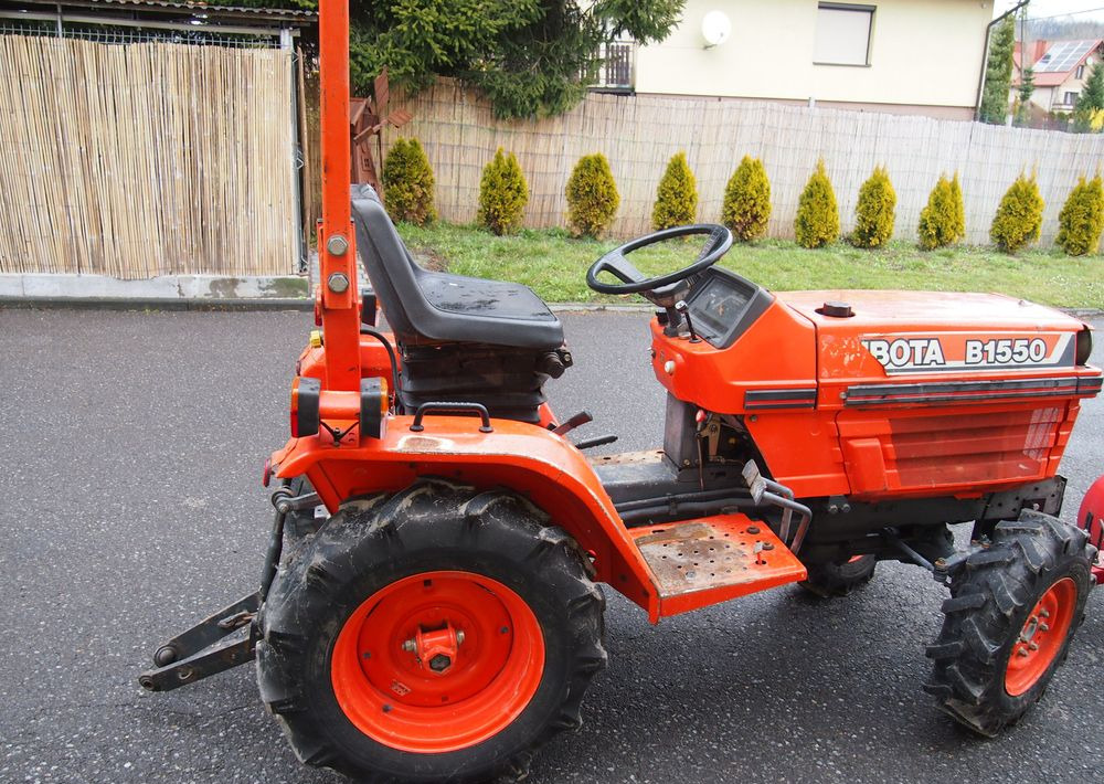 Ciągnik Kubota B1550 1994 traktorek KUBOTA 4x4 19KM - 장궤형 트랙터 : 사진 3 Ciągnik Kubota B1550 1994 traktorek KUBOTA 4x4 19KM - 장궤형 트랙터 : 사진 3