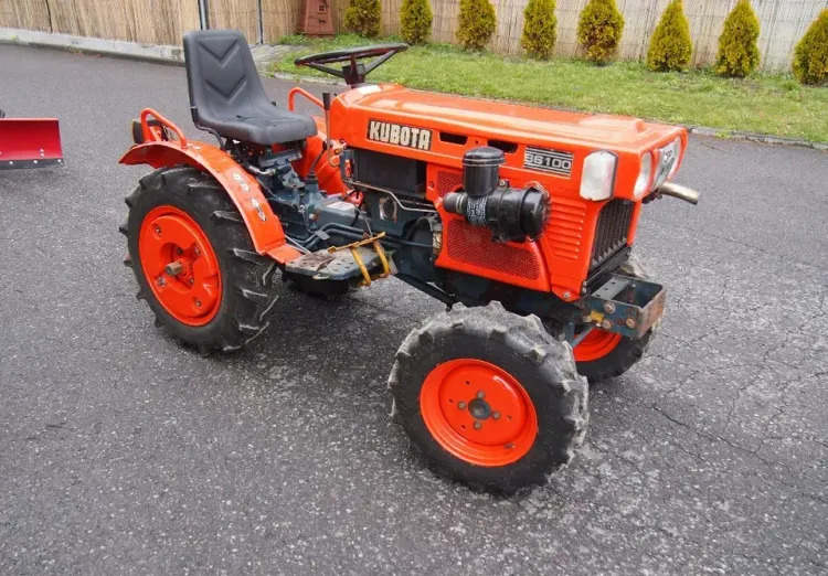 Ciągnik Kubota B6100 1995 4x4 - 장궤형 트랙터 : 사진 3 Ciągnik Kubota B6100 1995 4x4 - 장궤형 트랙터 : 사진 3