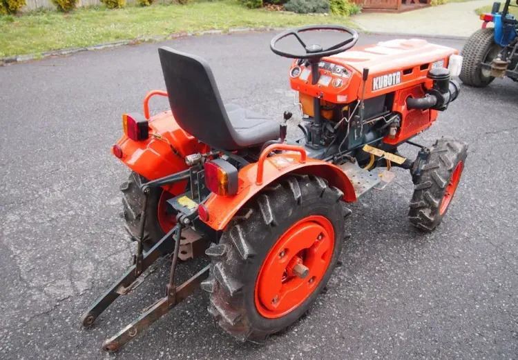 Ciągnik Kubota B6100 1995 4x4 - 장궤형 트랙터 : 사진 5 Ciągnik Kubota B6100 1995 4x4 - 장궤형 트랙터 : 사진 5