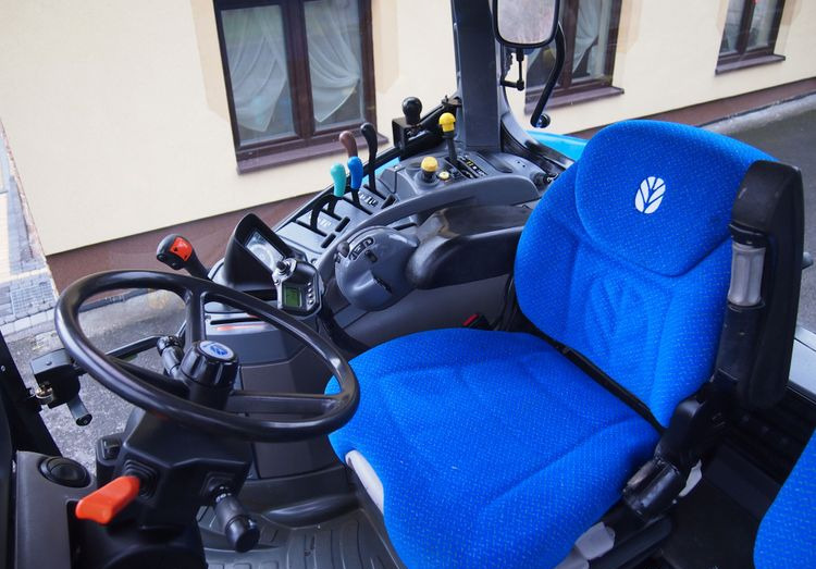 리스  Ciągnik New Holland NH TS125A 6 cylindrów 2004 Ciągnik rolniczy New Holland TS125A Ciągnik New Holland NH TS125A 6 cylindrów 2004 Ciągnik rolniczy New Holland TS125A : 사진 8