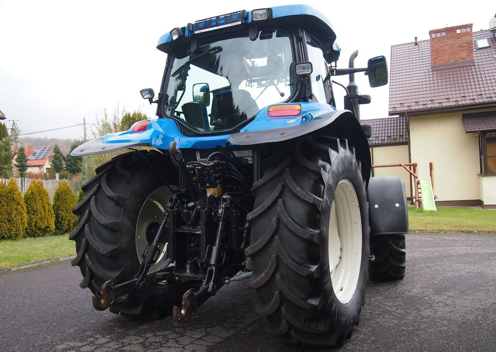 Ciągnik New Holland NH TS125A 6 cylindrów 2004 Ciągnik rolniczy New Holland TS125A - 장궤형 트랙터 : 사진 5 Ciągnik New Holland NH TS125A 6 cylindrów 2004 Ciągnik rolniczy New Holland TS125A - 장궤형 트랙터 : 사진 5