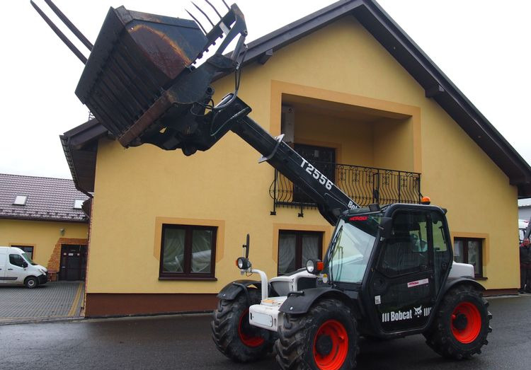 Ładowarka teleskopowa Bobcat T2556 2005 Ładowarka teleskopowa BOBCAT - 텔레스코픽 핸들러 : 사진 1 Ładowarka teleskopowa Bobcat T2556 2005 Ładowarka teleskopowa BOBCAT - 텔레스코픽 핸들러 : 사진 1