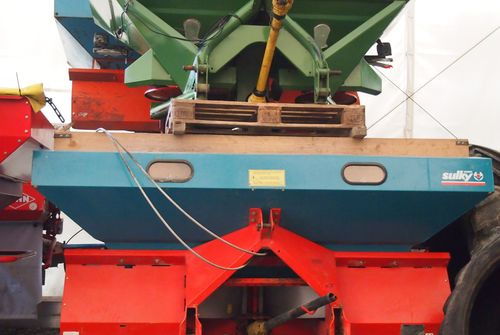 Rozsiewacz nawozów Sulky DPXGL 18-24m Rozsiewacz nawozów Sulky - 비료 스프레더 : 사진 1 Rozsiewacz nawozów Sulky DPXGL 18-24m Rozsiewacz nawozów Sulky - 비료 스프레더 : 사진 1