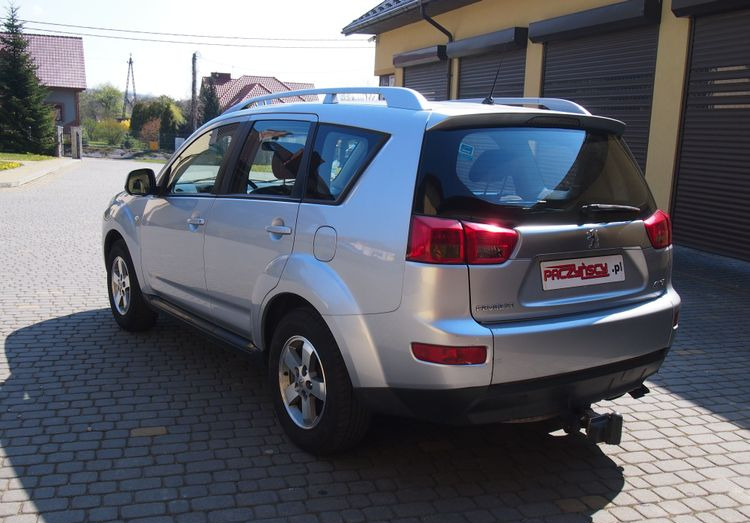 Samochód Peugeot 4007 2,2 HDI 7-osobowy 2009 Peugot 4007 7-osobowy 4x4 - 차량 : 사진 4 Samochód Peugeot 4007 2,2 HDI 7-osobowy 2009 Peugot 4007 7-osobowy 4x4 - 차량 : 사진 4