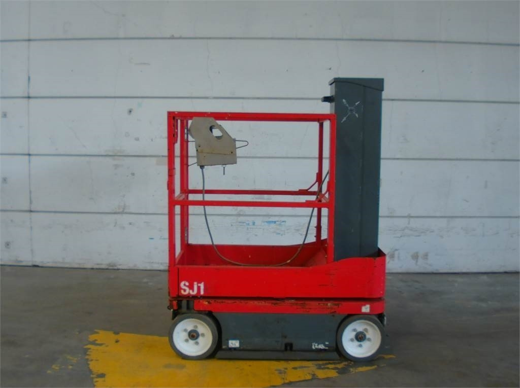 SkyJack SJ16 - 수직 마스트 리프트 : 사진 1 SkyJack SJ16 - 수직 마스트 리프트 : 사진 1