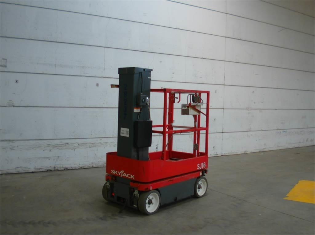 SkyJack SJ16 - 수직 마스트 리프트 : 사진 4 SkyJack SJ16 - 수직 마스트 리프트 : 사진 4