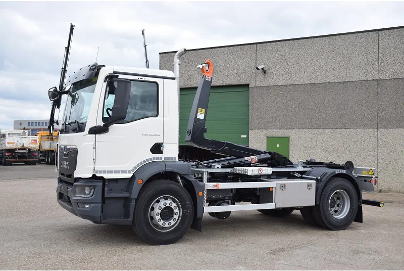 MAN TGM 18.320 - 후크 리프트 트럭 : 사진 3 MAN TGM 18.320 - 후크 리프트 트럭 : 사진 3