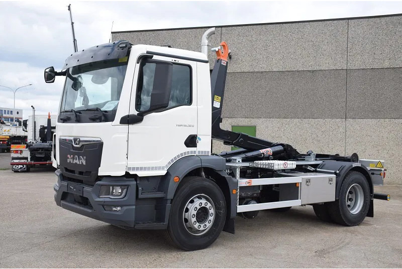 MAN TGM 18.320 - 후크 리프트 트럭 : 사진 2 MAN TGM 18.320 - 후크 리프트 트럭 : 사진 2