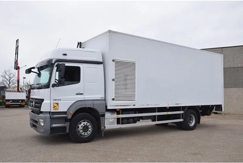 Mercedes-Benz Axor 1824 - 박스 트럭 : 사진 3 Mercedes-Benz Axor 1824 - 박스 트럭 : 사진 3
