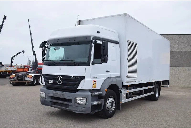 Mercedes-Benz Axor 1824 - 박스 트럭 : 사진 2 Mercedes-Benz Axor 1824 - 박스 트럭 : 사진 2