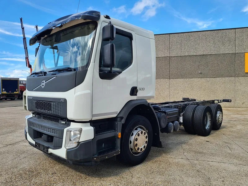 캡 새시 트럭 Volvo FE 320 Chassis cabine 6x2 : 사진 1