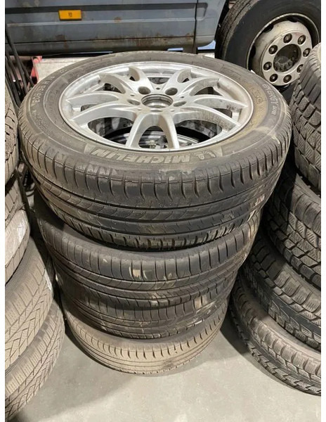 Michelin *205/55 R16 - 휠 및 타이어 차량 용 : 사진 1 Michelin *205/55 R16 - 휠 및 타이어 차량 용 : 사진 1