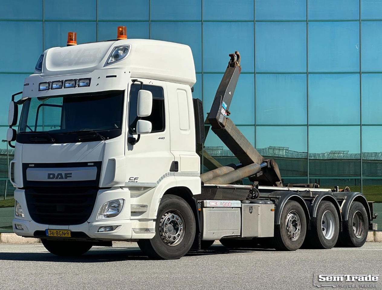 DAF CF 440 FAK 8X2 SC 30 TON VDL Haakarm Systeem Lengte 6600 MM Holland-Truck - 컨테이너 운반 장치/ 스와프 보디 트럭 : 사진 1 DAF CF 440 FAK 8X2 SC 30 TON VDL Haakarm Systeem Lengte 6600 MM Holland-Truck - 컨테이너 운반 장치/ 스와프 보디 트럭 : 사진 1