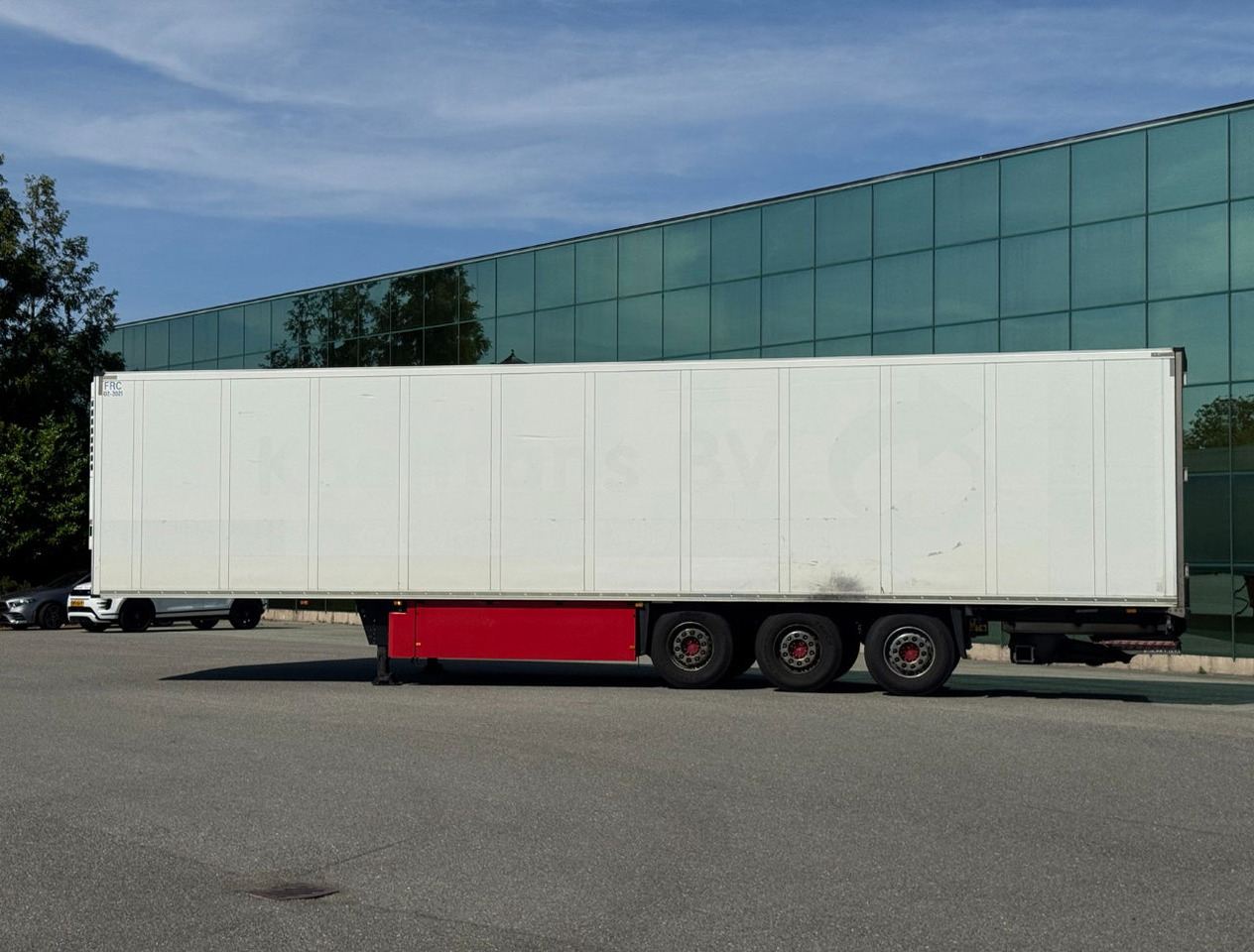 Schmitz Cargobull SCBS3B 270 CM High Flower Wide Liftaxle Tail Lift NL Trailer 6 - 냉동 세미 트레일러 : 사진 2 Schmitz Cargobull SCBS3B 270 CM High Flower Wide Liftaxle Tail Lift NL Trailer 6 - 냉동 세미 트레일러 : 사진 2