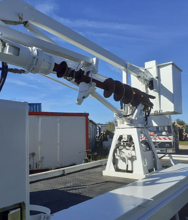 Camion tarieres Plantation Poteaux France Telecom - 드롭사이드/ 플랫베드 트럭, 크레인 트럭 : 사진 4 Camion tarieres Plantation Poteaux France Telecom - 드롭사이드/ 플랫베드 트럭, 크레인 트럭 : 사진 4