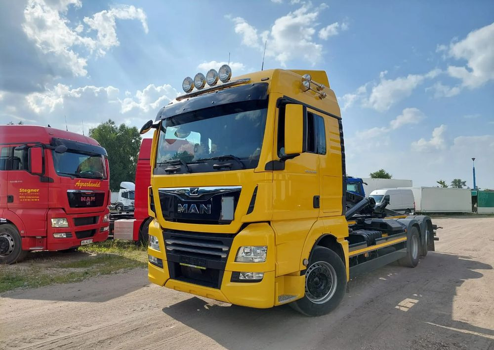 MAN TGX 26-500 Hakowiec oś skrętna - 후크 리프트 트럭 : 사진 1 MAN TGX 26-500 Hakowiec oś skrętna - 후크 리프트 트럭 : 사진 1