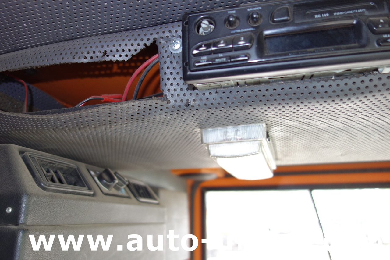 거리 청소 차량 Aebi MFH 5000 Kehrmaschine Baujahr 2004 4-Rad Lenkung Wildkrautbesen : 사진 17 거리 청소 차량 Aebi MFH 5000 Kehrmaschine Baujahr 2004 4-Rad Lenkung Wildkrautbesen : 사진 17