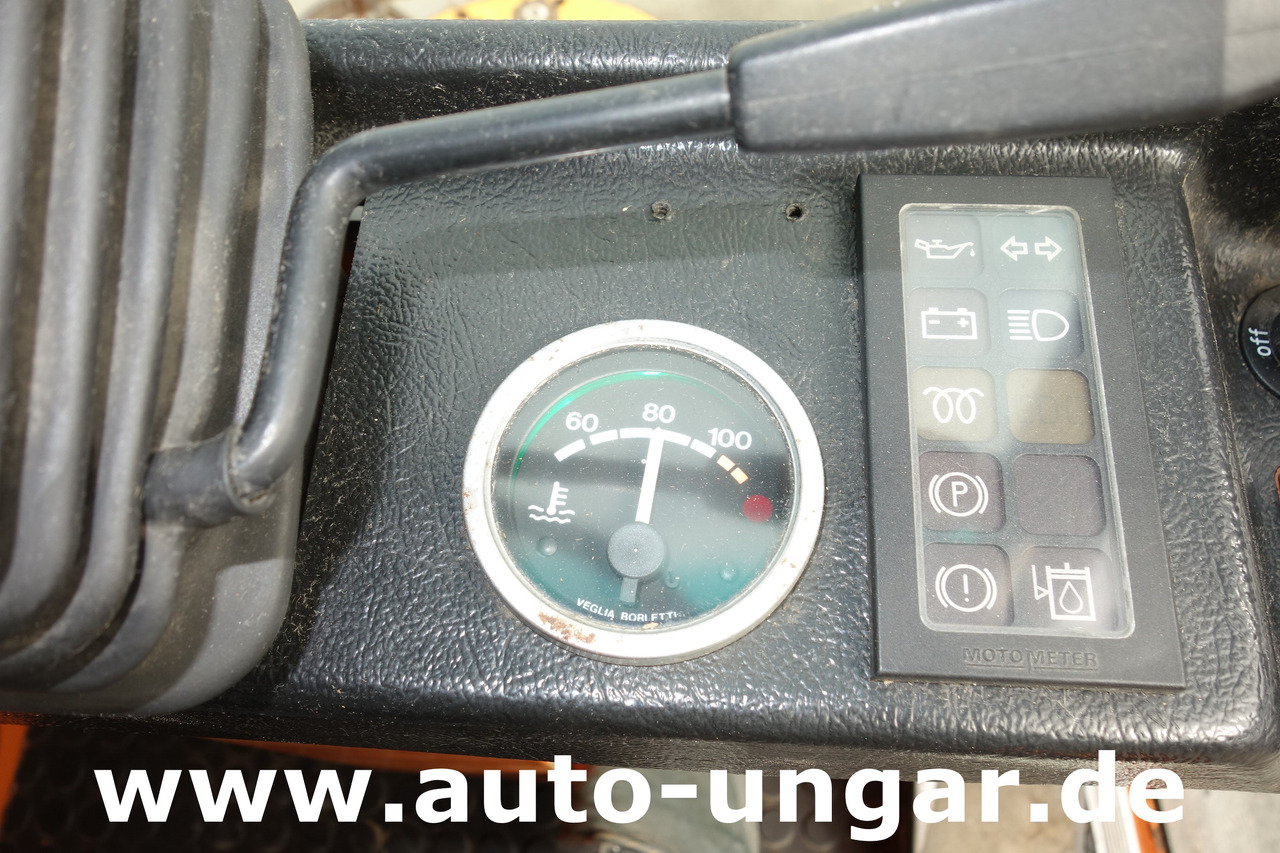 거리 청소 차량 Aebi MFH 5000 Kehrmaschine Baujahr 2004 4-Rad Lenkung Wildkrautbesen : 사진 18 거리 청소 차량 Aebi MFH 5000 Kehrmaschine Baujahr 2004 4-Rad Lenkung Wildkrautbesen : 사진 18