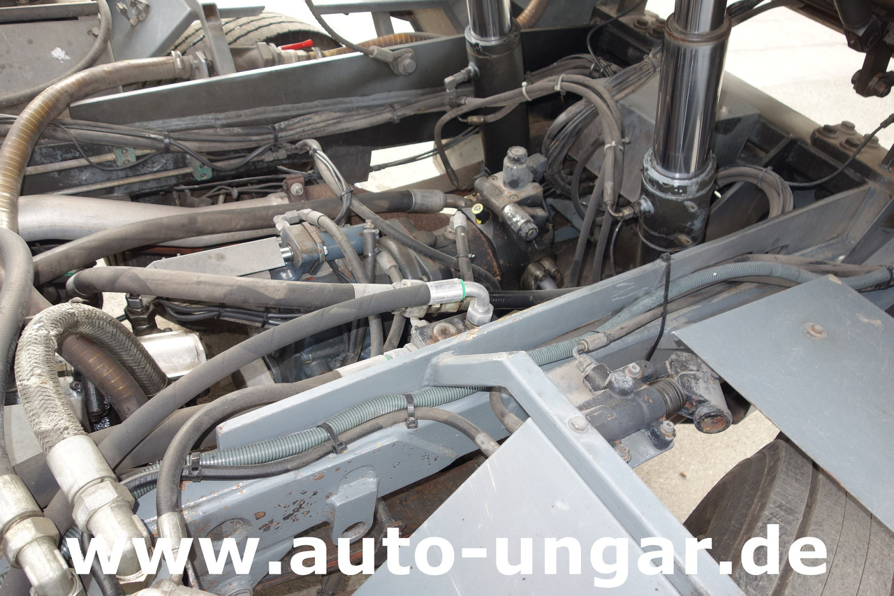 거리 청소 차량 Aebi MFH 5000 Kehrmaschine Baujahr 2004 4-Rad Lenkung Wildkrautbesen : 사진 12 거리 청소 차량 Aebi MFH 5000 Kehrmaschine Baujahr 2004 4-Rad Lenkung Wildkrautbesen : 사진 12