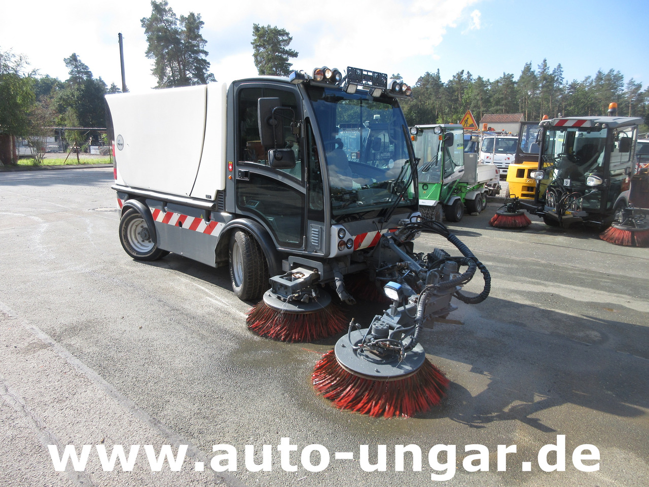 Boschung S3 Kehrmaschine urban sweeper Wildkrautbesen Allradlenkung - 거리 청소 차량 : 사진 1 Boschung S3 Kehrmaschine urban sweeper Wildkrautbesen Allradlenkung - 거리 청소 차량 : 사진 1